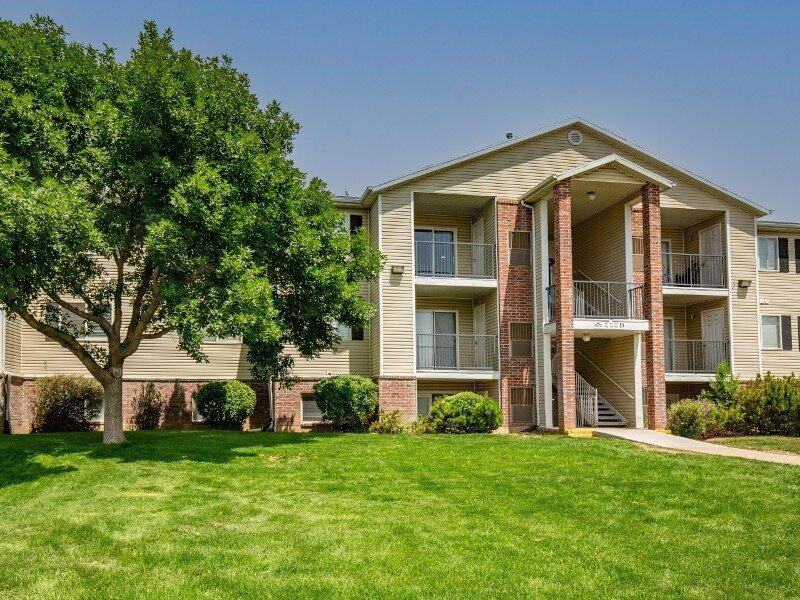 2075 N Main St - Photo 3 of 43