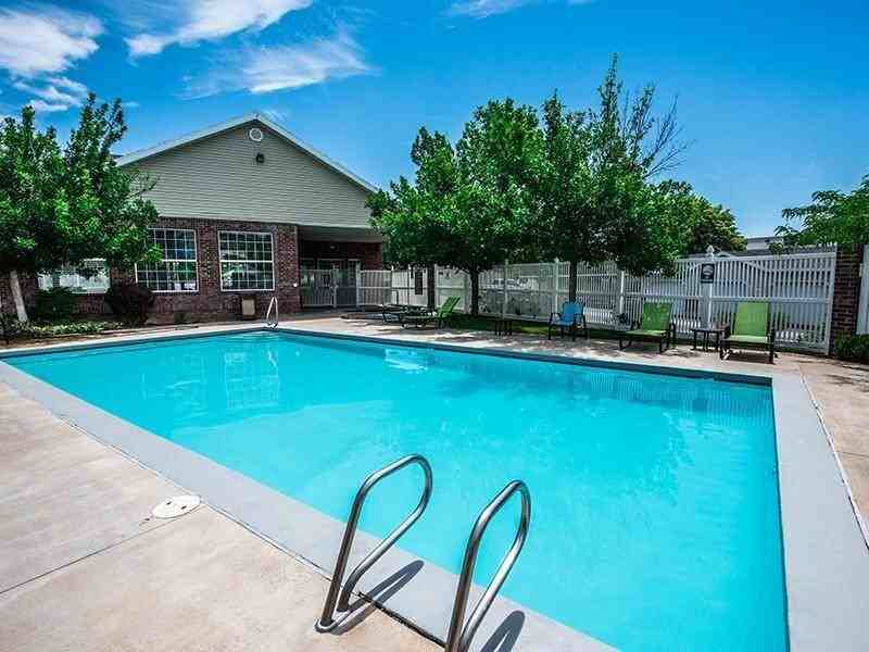 2075 N Main St - Photo 4 of 43