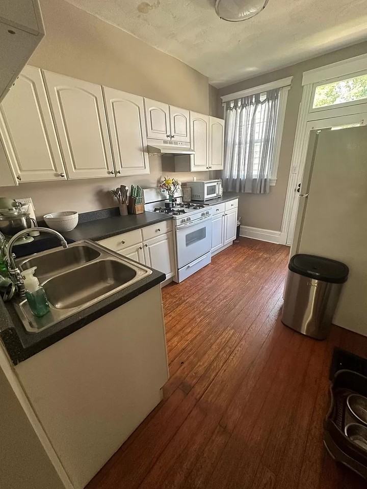 506 E 21st St #1 - Photo 2 of 5