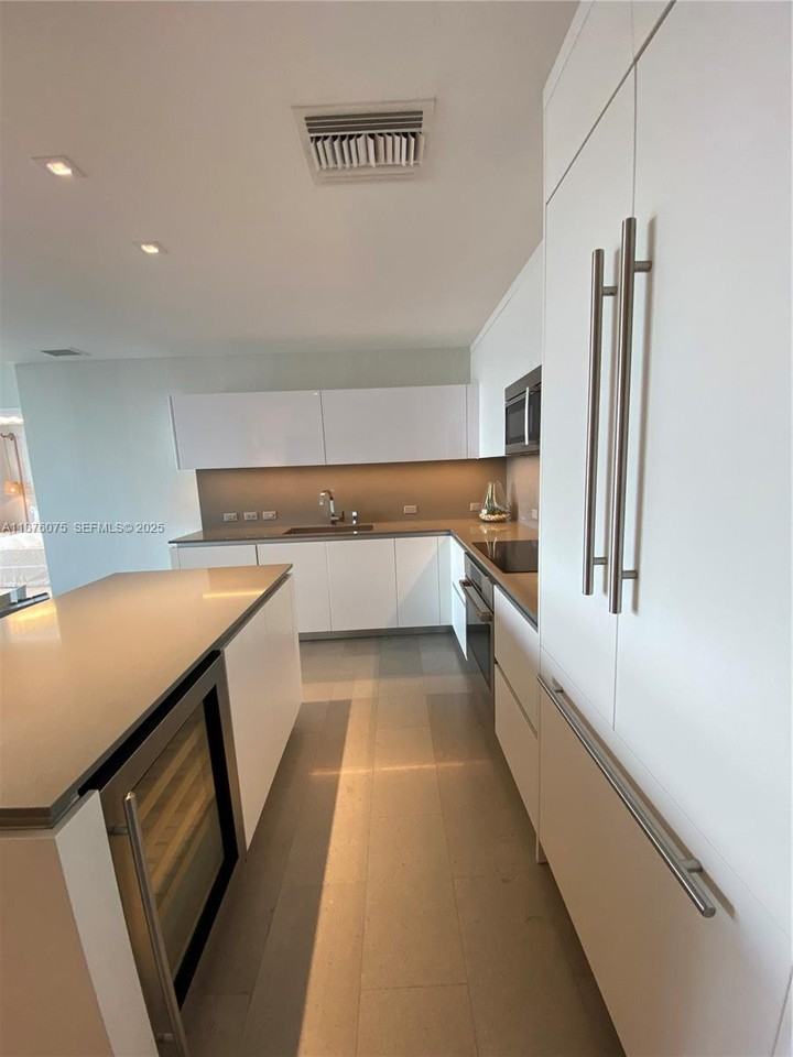 SW 10th St & S Miami Ave - Photo 6 of 26