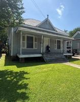 featured image of 702 Se Evangeline Trwy #1