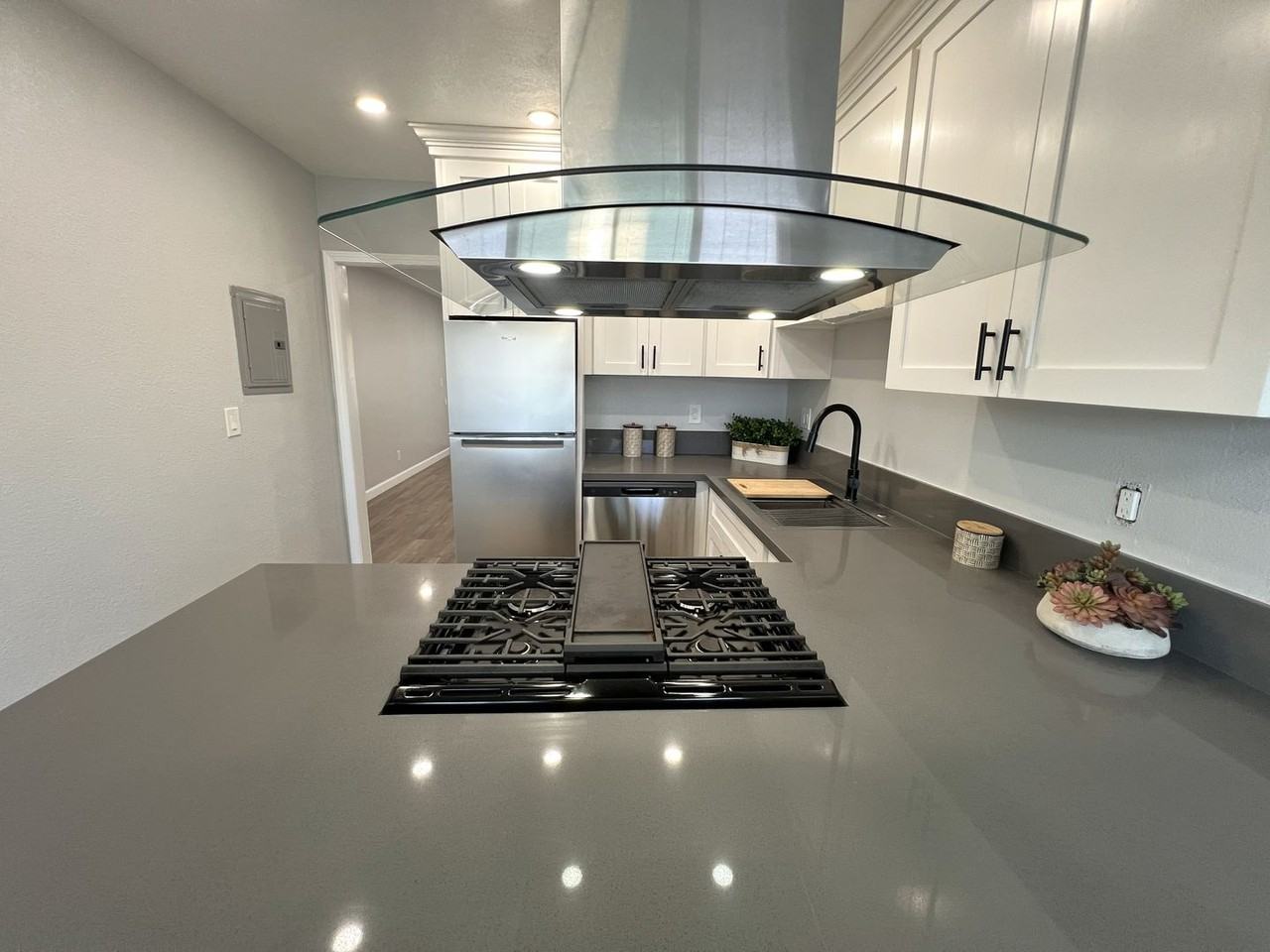 Welcome to Islandia Apartments - Photo 7 of 41