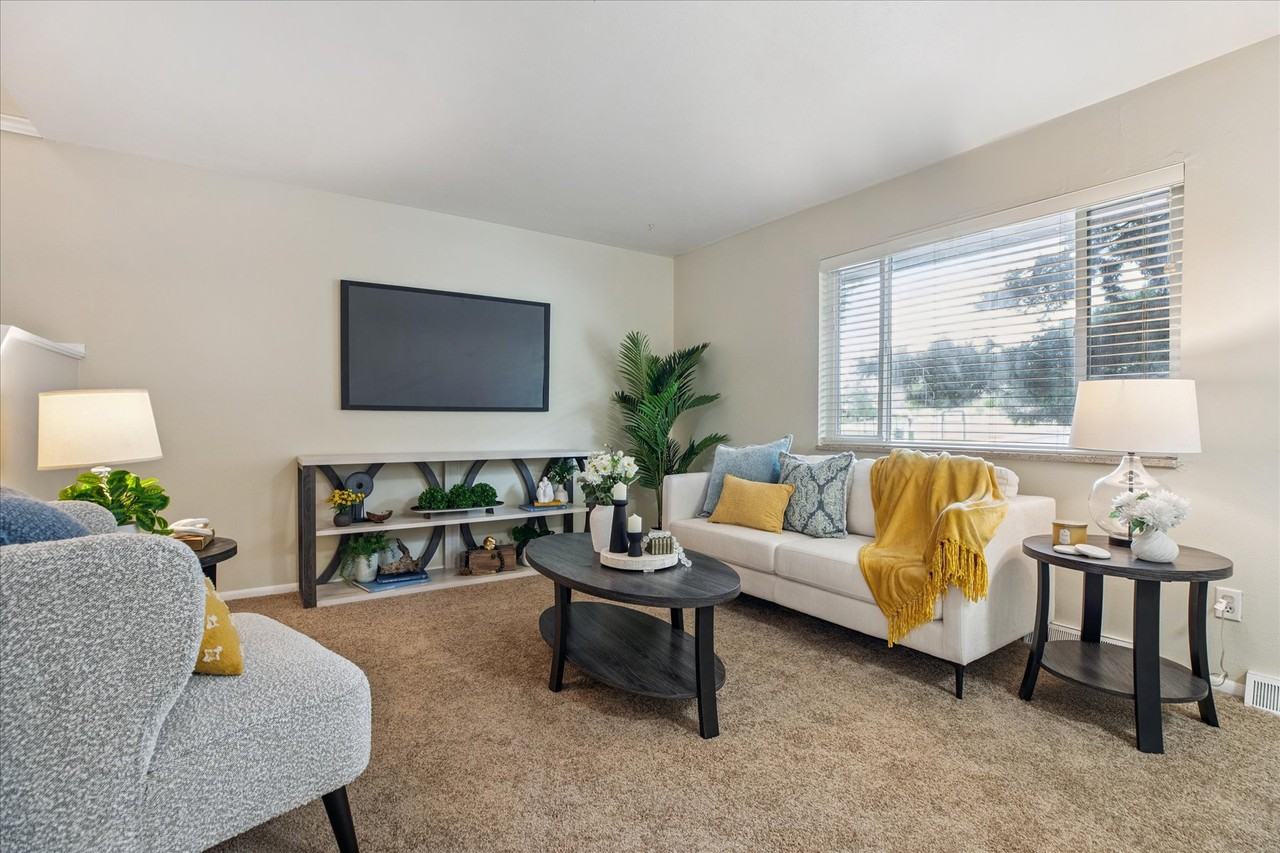 1872 Robb St - Photo 7 of 38