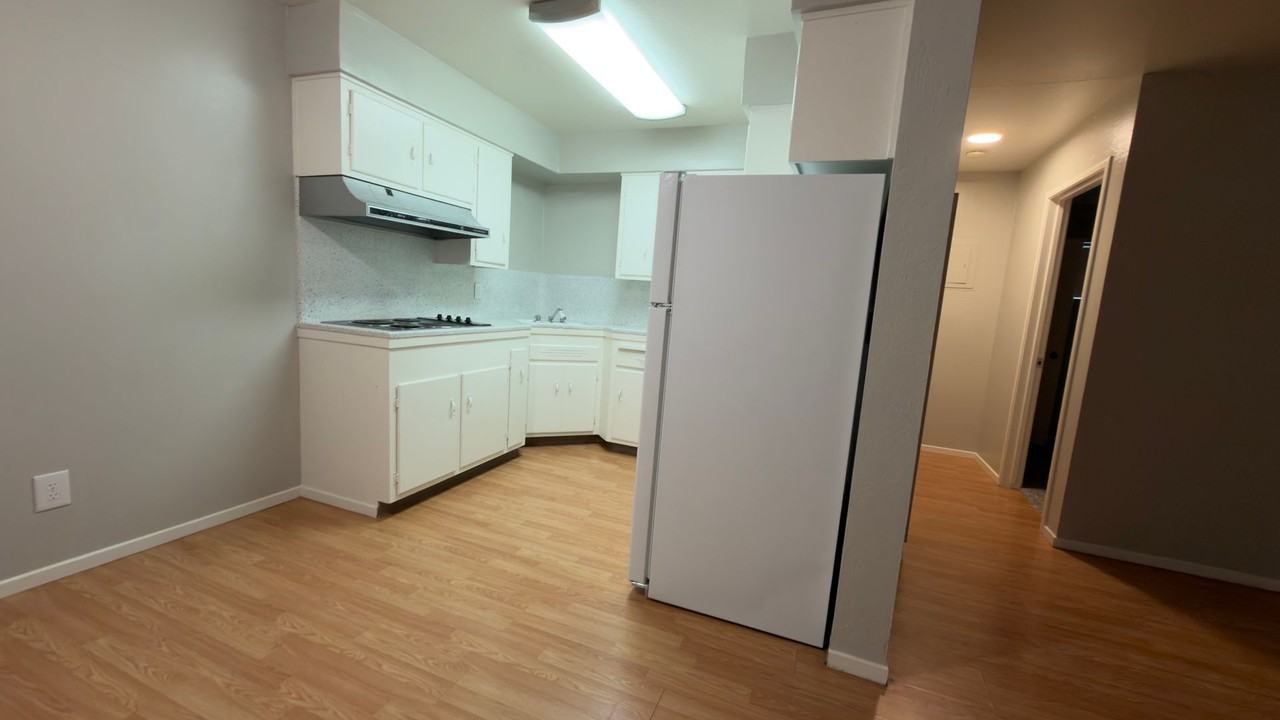 715 24th St - Photo 5 of 18