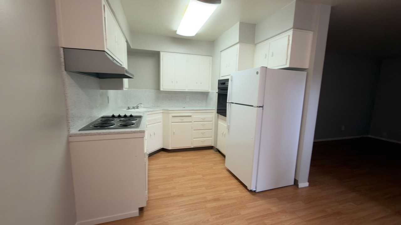 715 24th St - Photo 6 of 18