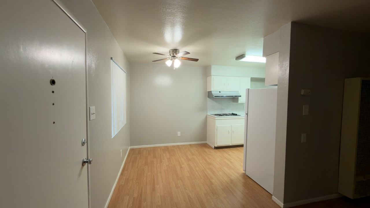 715 24th St - Photo 7 of 18