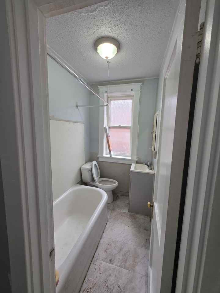 3231 Dakota St 2nd Fl #2ndFL - Photo 4 of 7