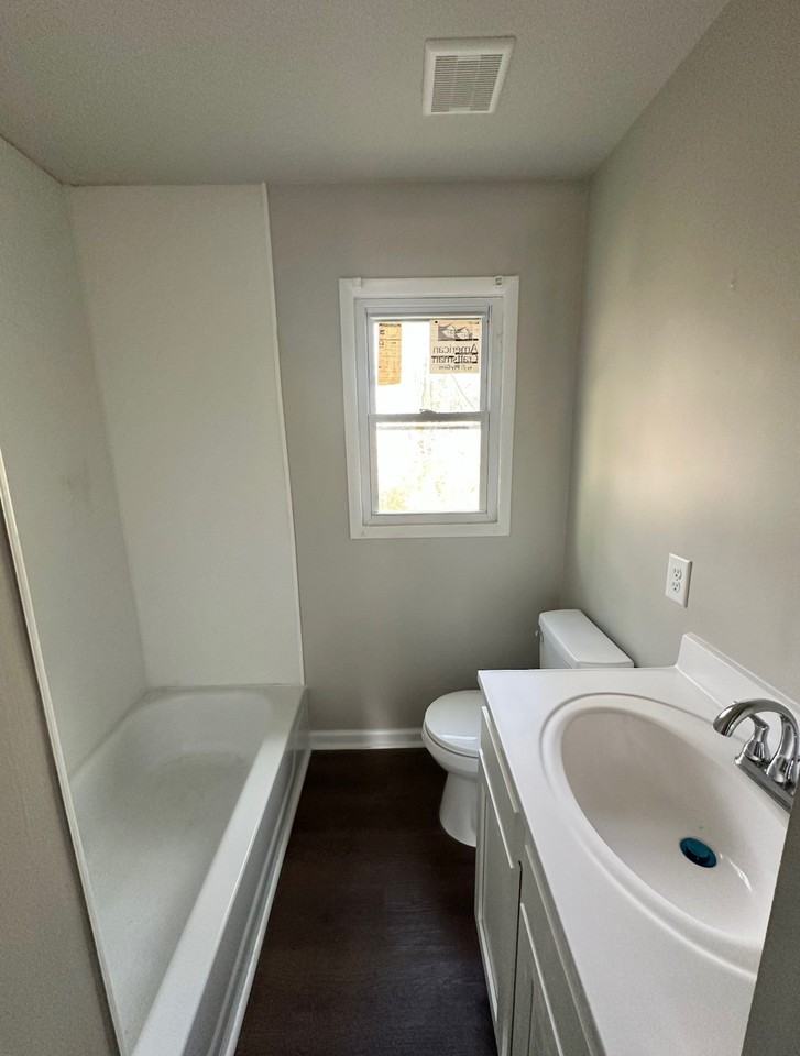 424 34th Ave W #1 - Photo 4 of 8