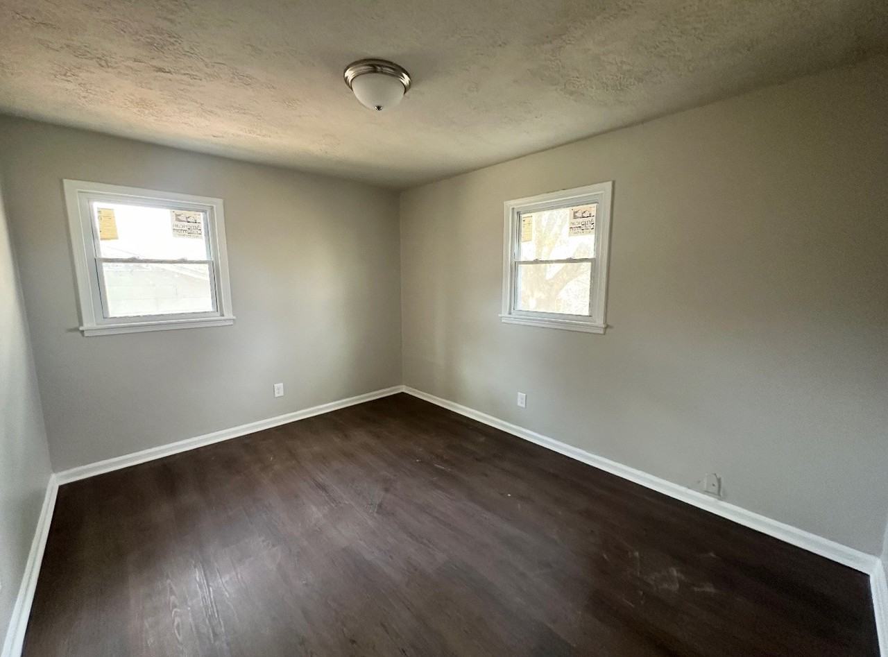 424 34th Ave W #1 - Photo 5 of 8