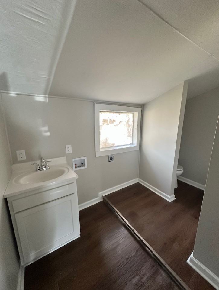 424 34th Ave W #1 - Photo 7 of 8