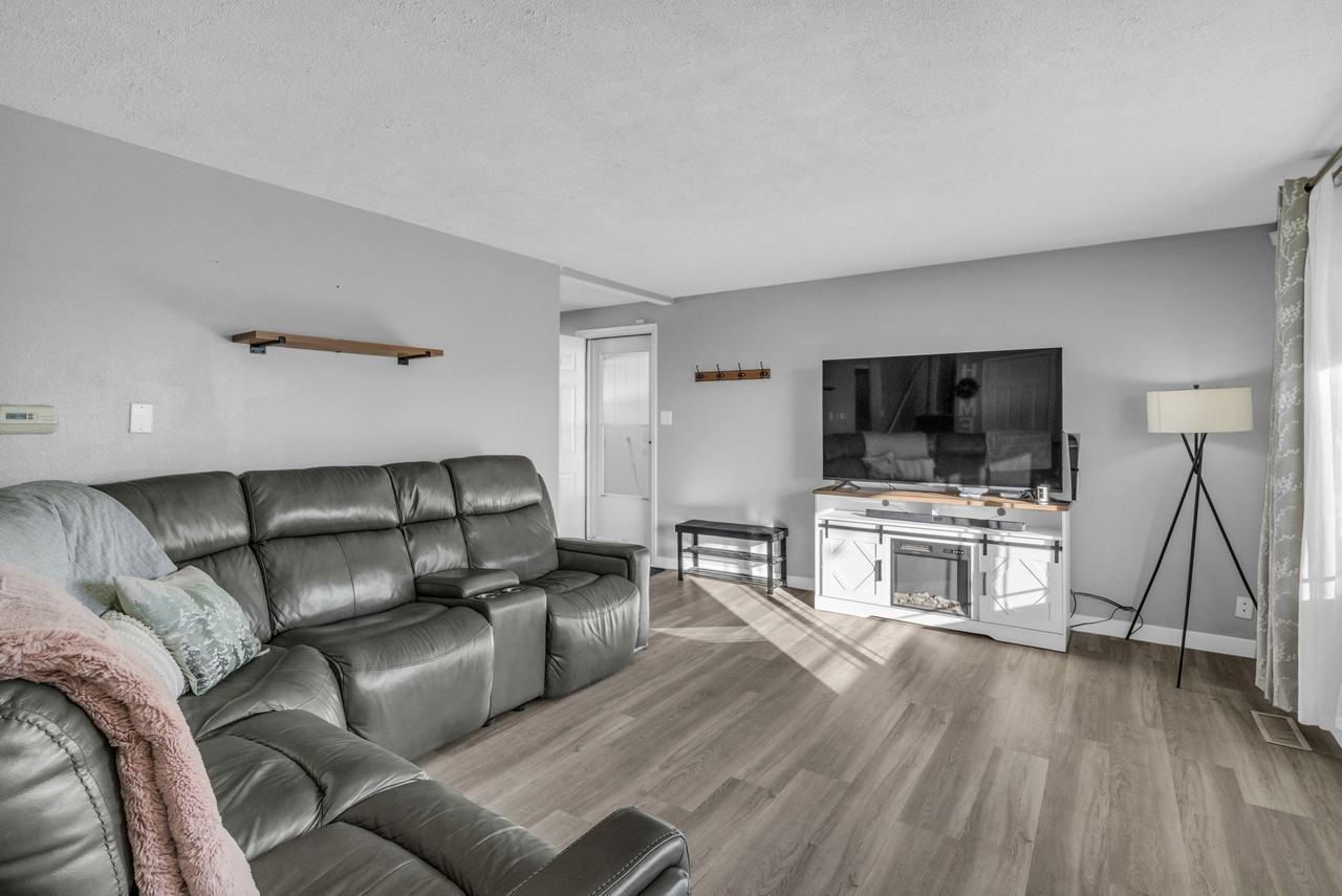 1992 N Afton Cir #0 - Photo 3 of 31