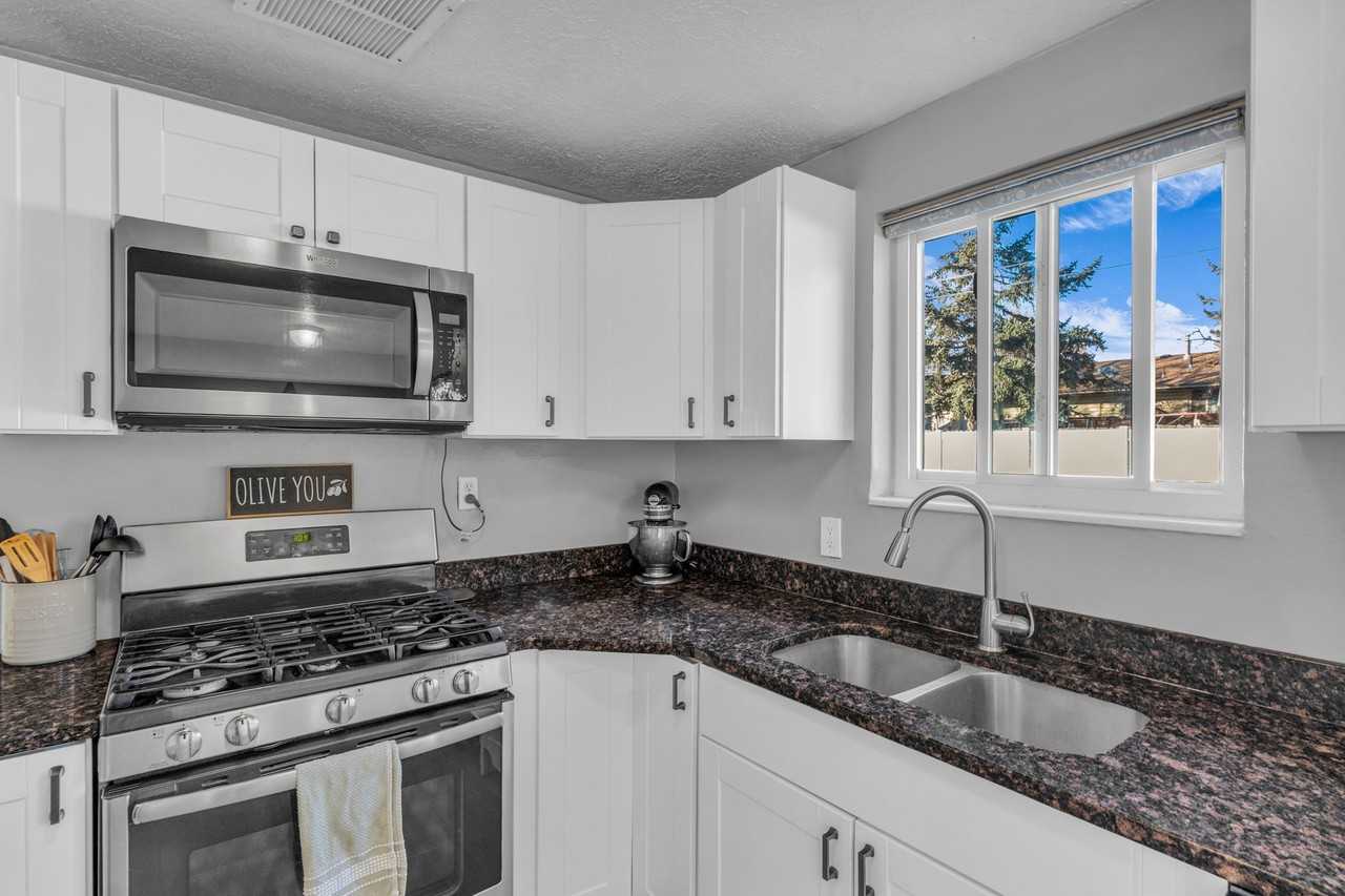 1992 N Afton Cir #0 - Photo 5 of 31