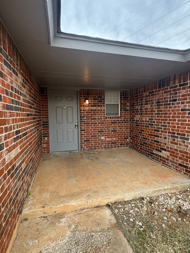 2309 Helm Ct - Photo 3 of 28