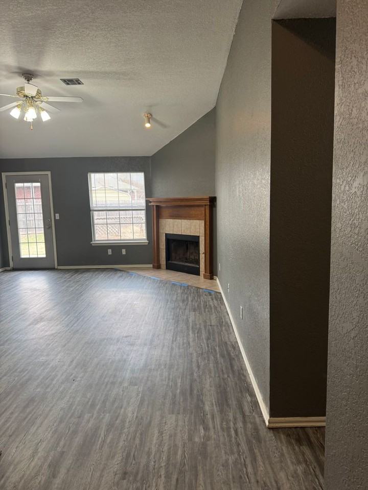 2309 Helm Ct - Photo 4 of 28