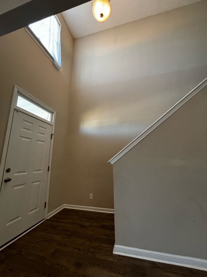 668 Red Oak Ln #668REDOAK - Photo 2 of 12