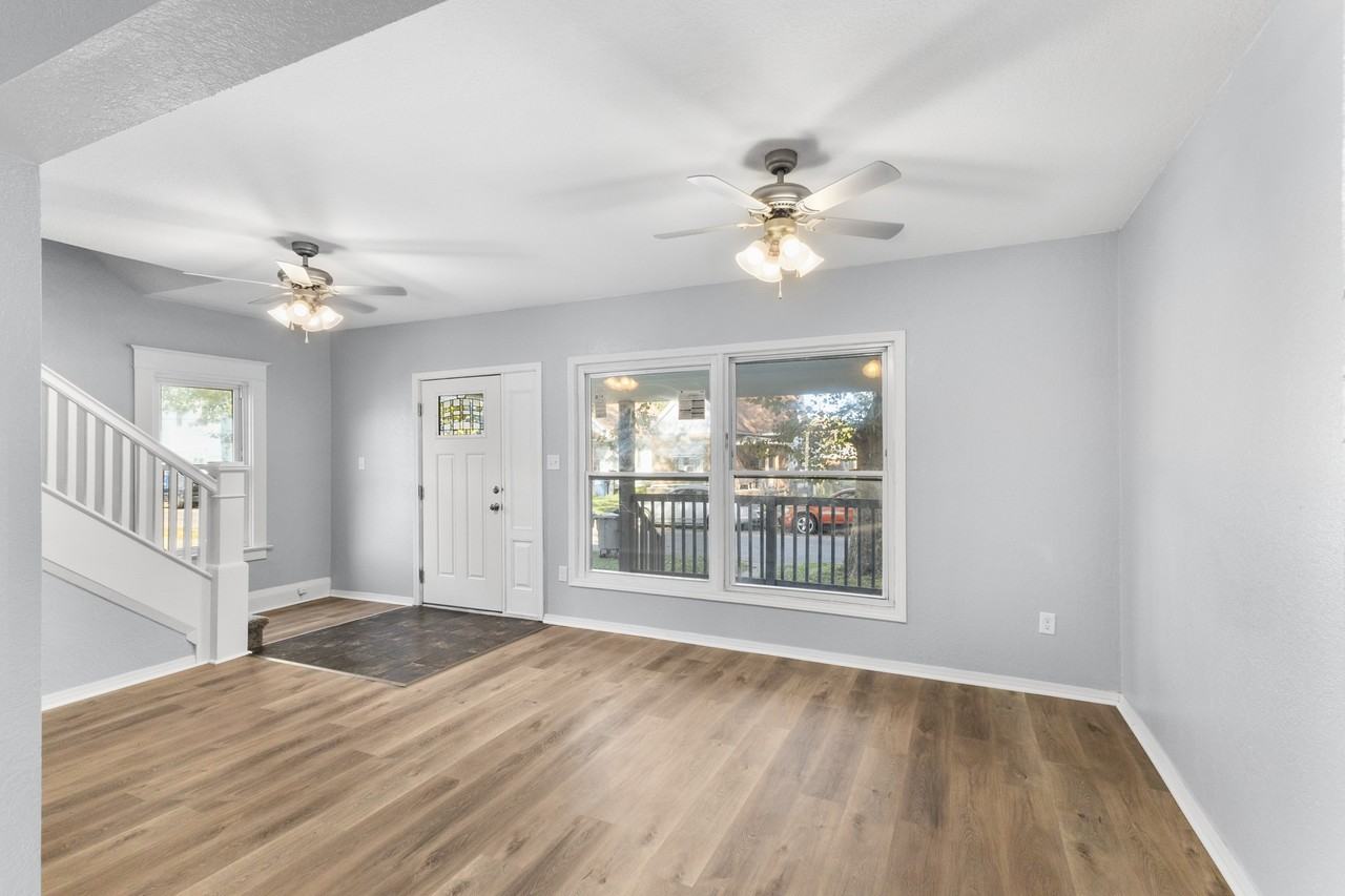 1418 Mott Ave #1 - Photo 4 of 10