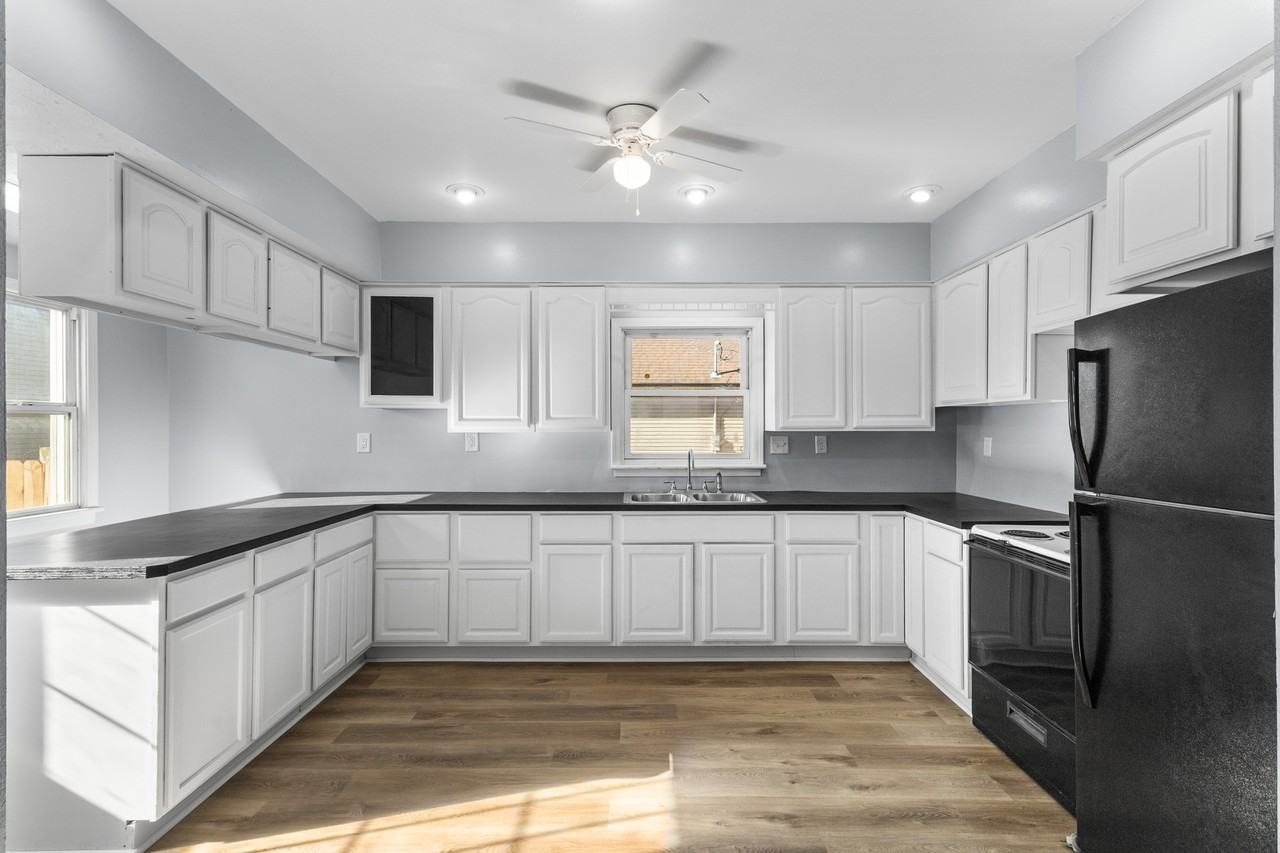 1418 Mott Ave #1 - Photo 7 of 10