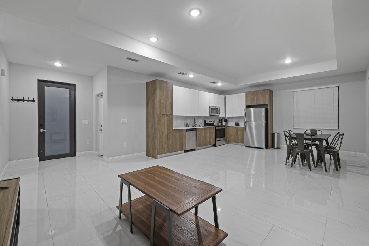 2906 65th St W #1 - Photo 4 of 30