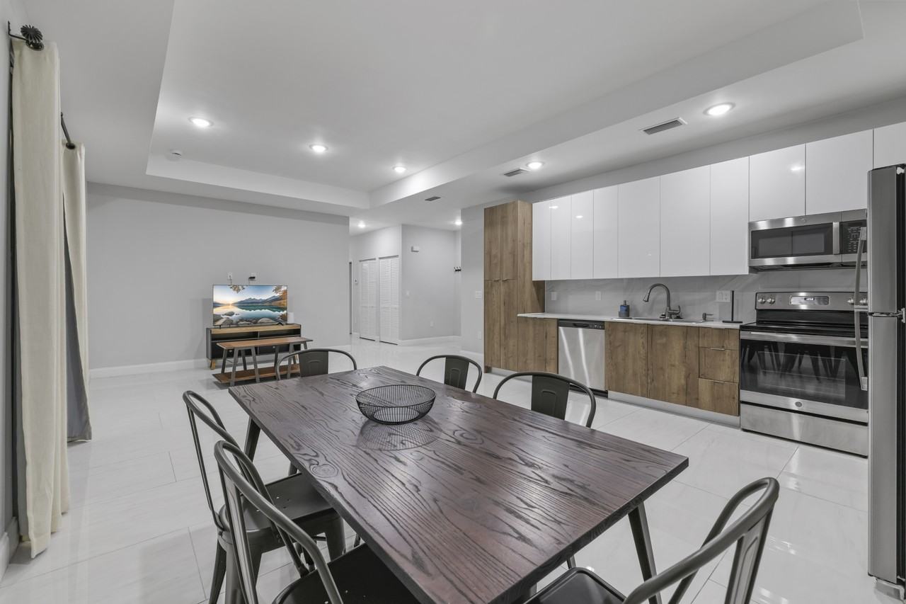 2906 65th St W #1 - Photo 5 of 30