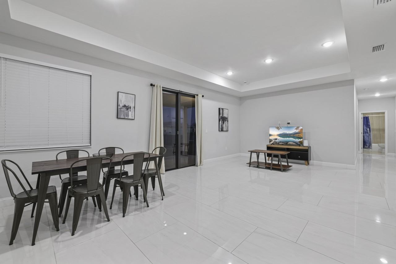 2906 65th St W #1 - Photo 6 of 30