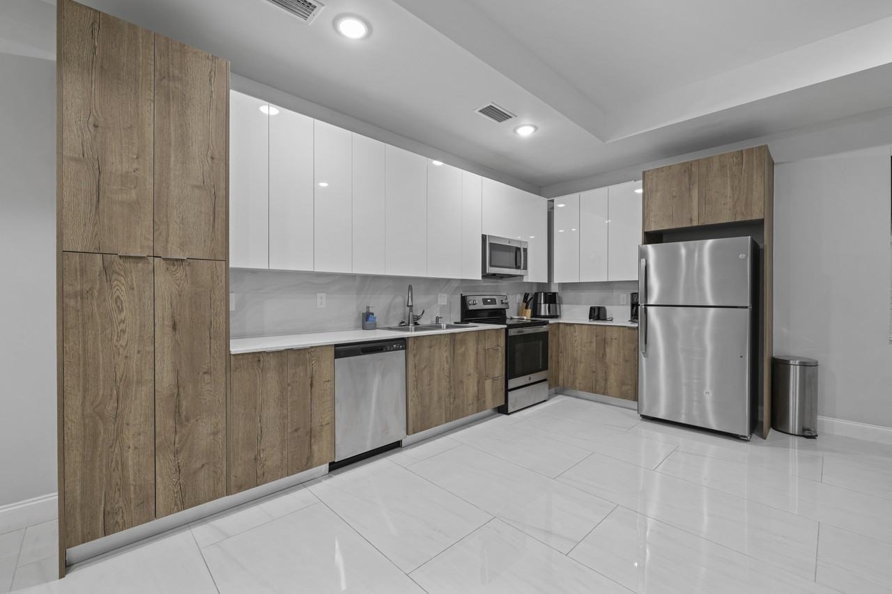 2906 65th St W #1 - Photo 7 of 30