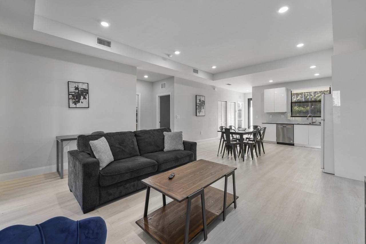 622 Windermere Dr #1 - Photo 4 of 32