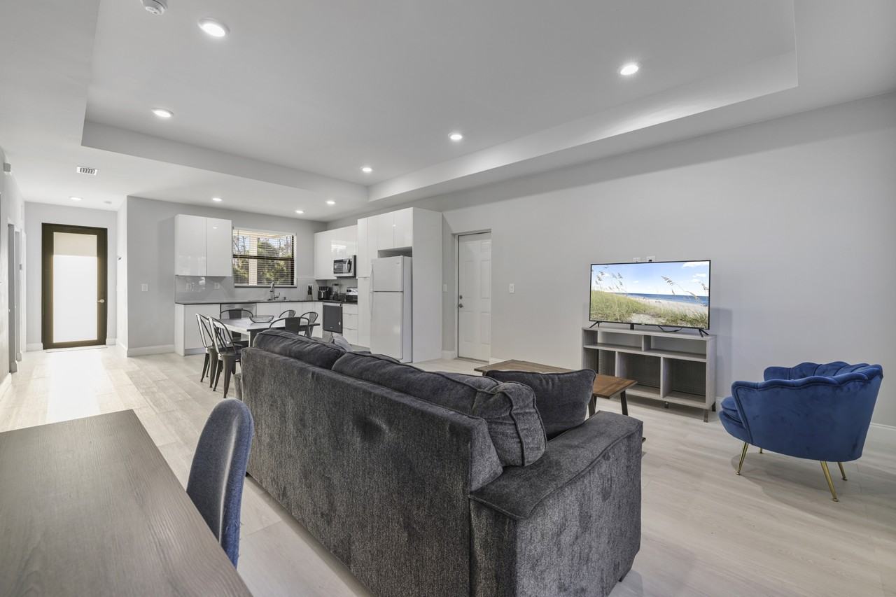 622 Windermere Dr #1 - Photo 5 of 32