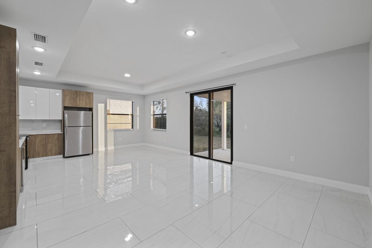 2919 65th St W #1 - Photo 4 of 30