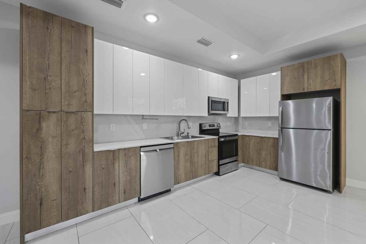 2919 65th St W #1 - Photo 7 of 30