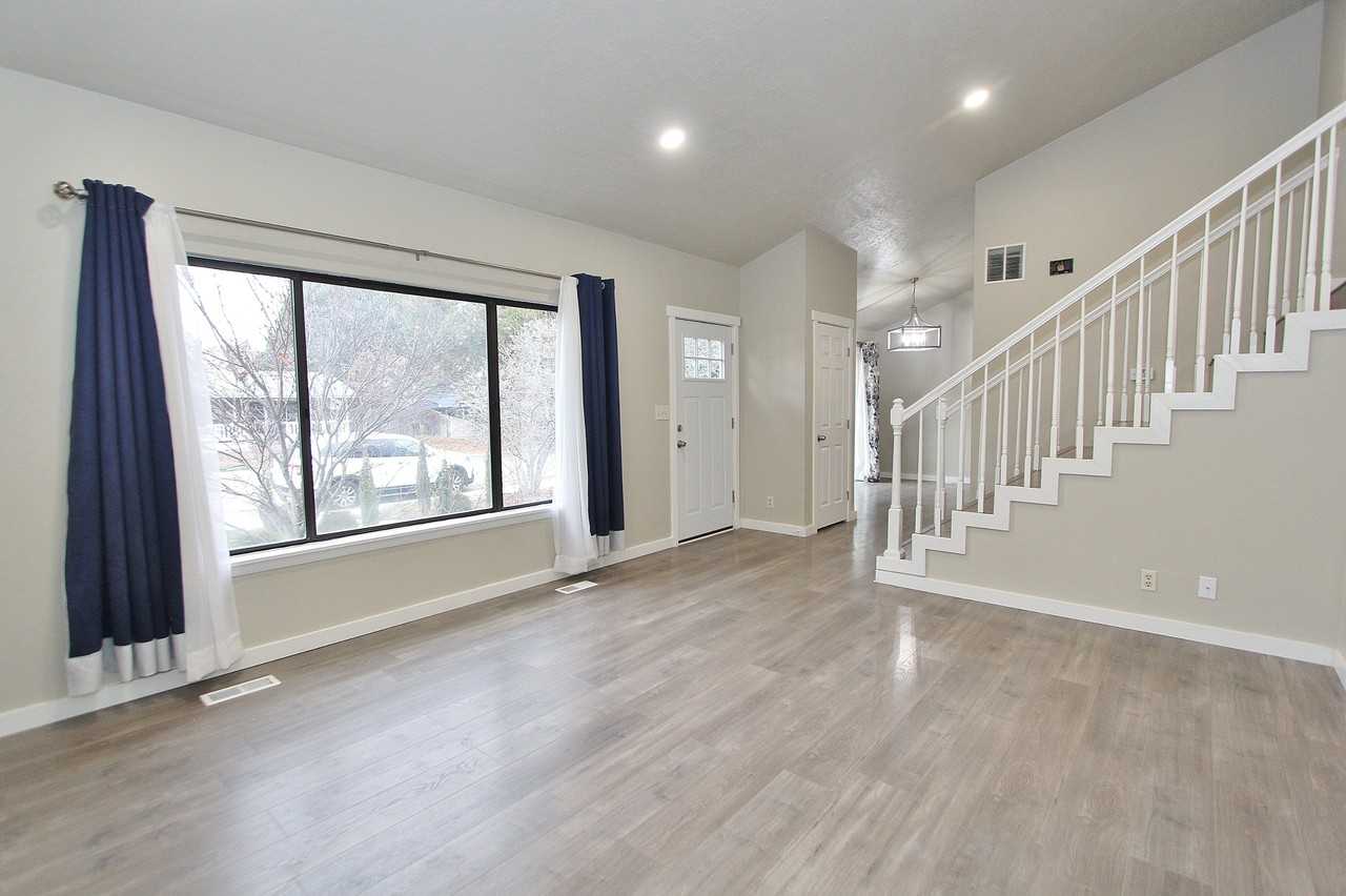 11887 W Alfred St #1 - Photo 3 of 25