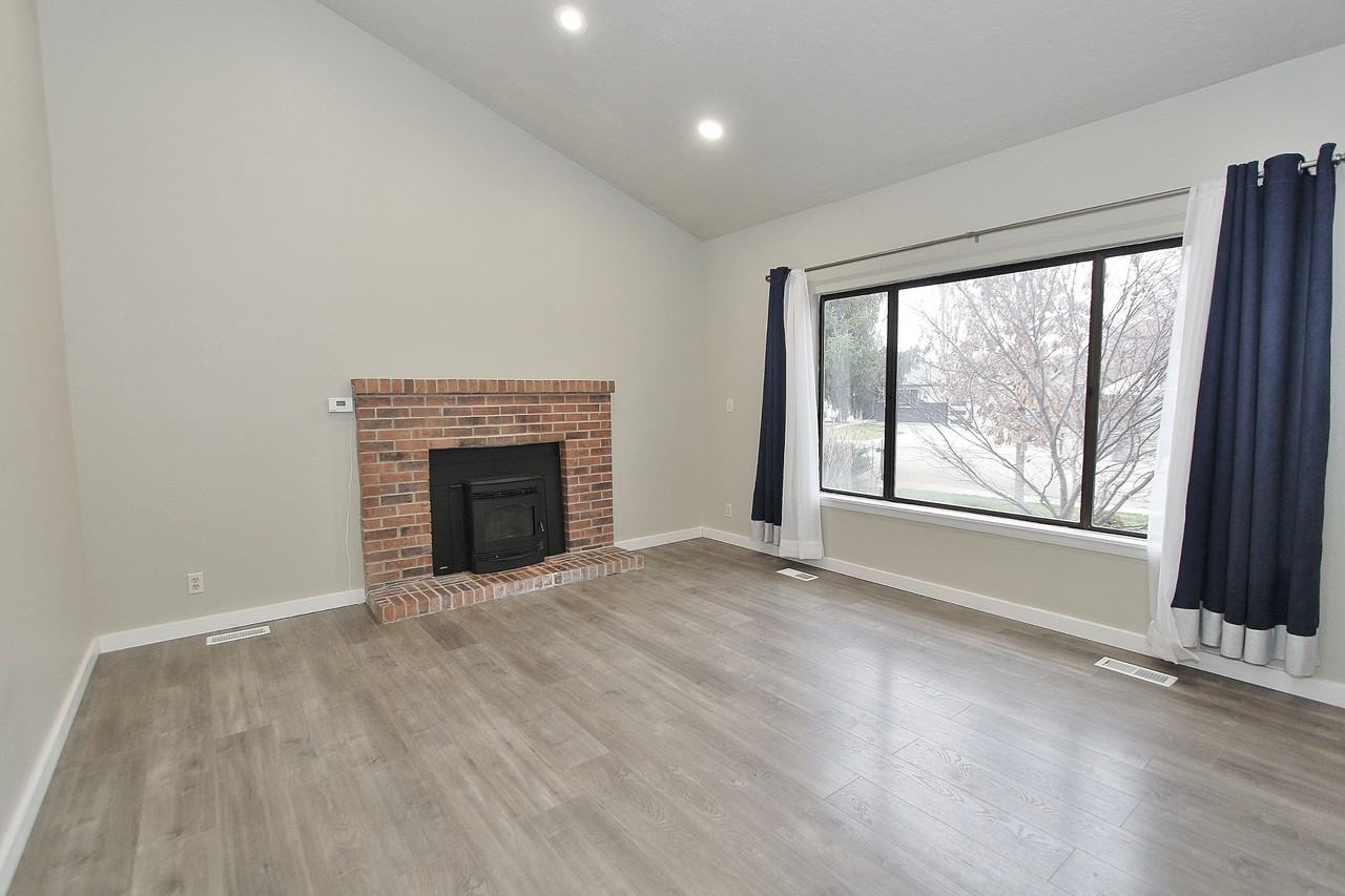 11887 W Alfred St #1 - Photo 4 of 25