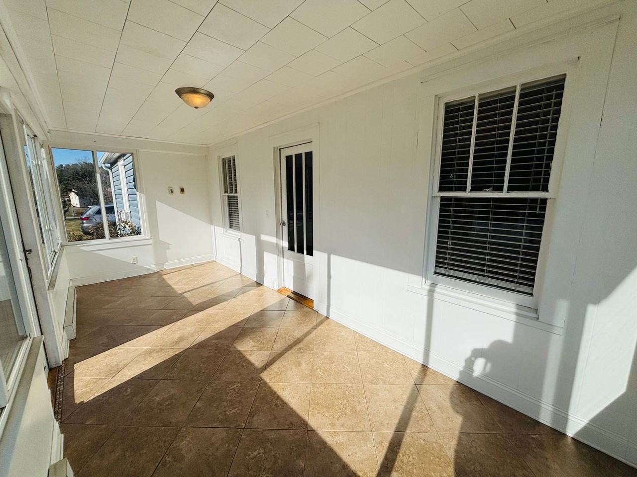 605 Republic Rd - Photo 4 of 18