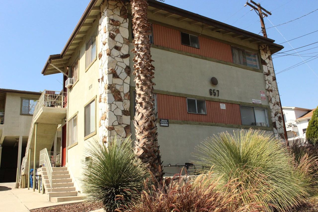 3210 Ellsworth St . Your 2 bedrooms Awaits! - Photo 4 of 25