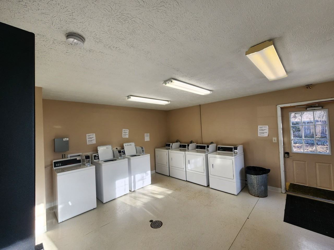 3303 Maplewood Dr - Photo 4 of 10