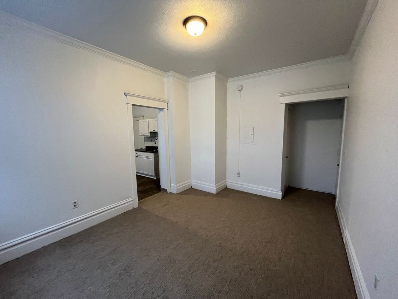 Camdon - 1 Bedroom - Central District - Vintage Charm - Photo 3 of 8