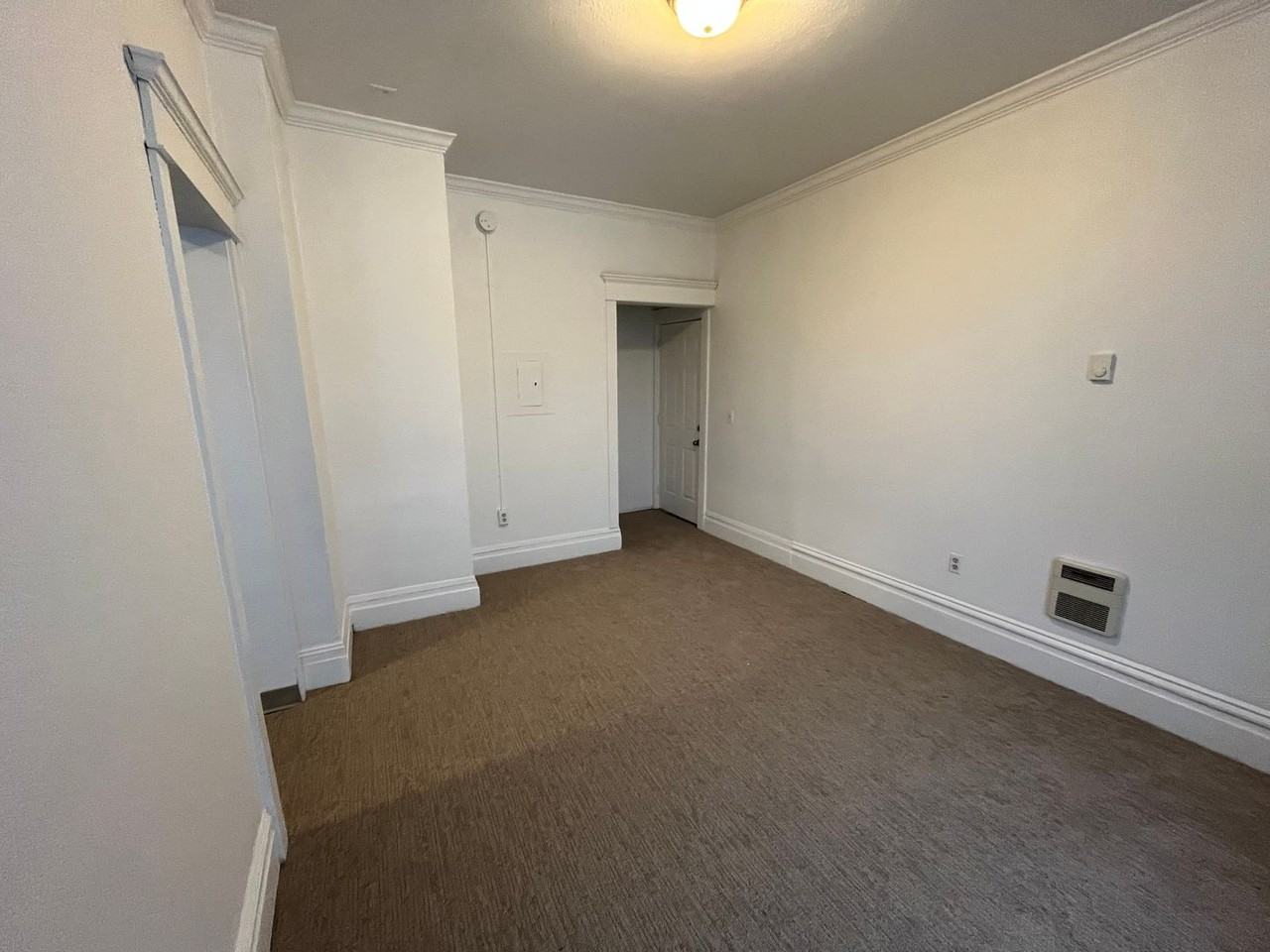 Camdon - 1 Bedroom - Central District - Vintage Charm - Photo 4 of 8