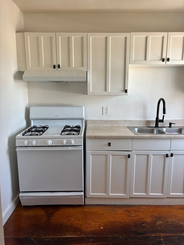 2605 Logan Ave - Photo 6 of 17