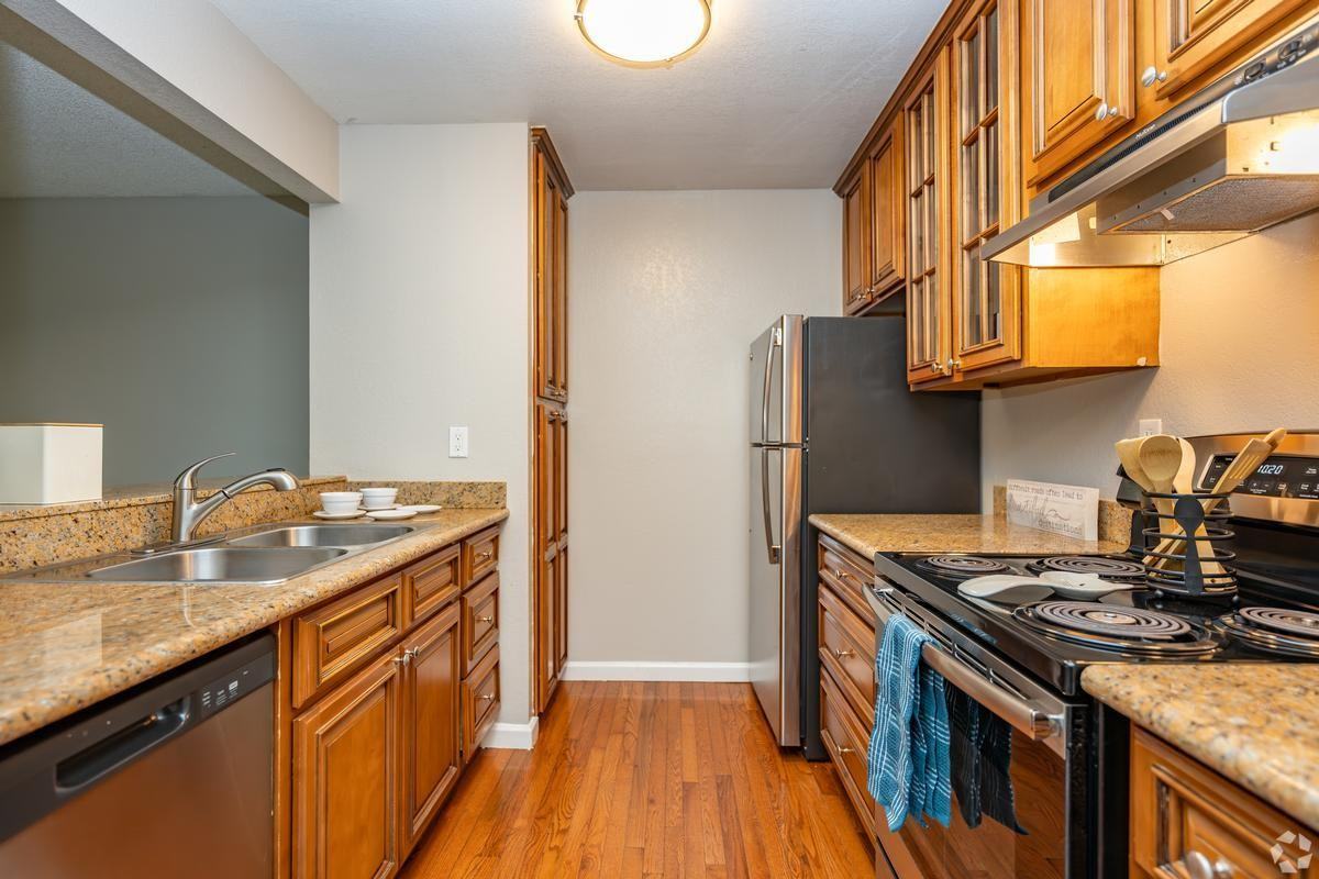 155 Stony Cir - Photo 6 of 33