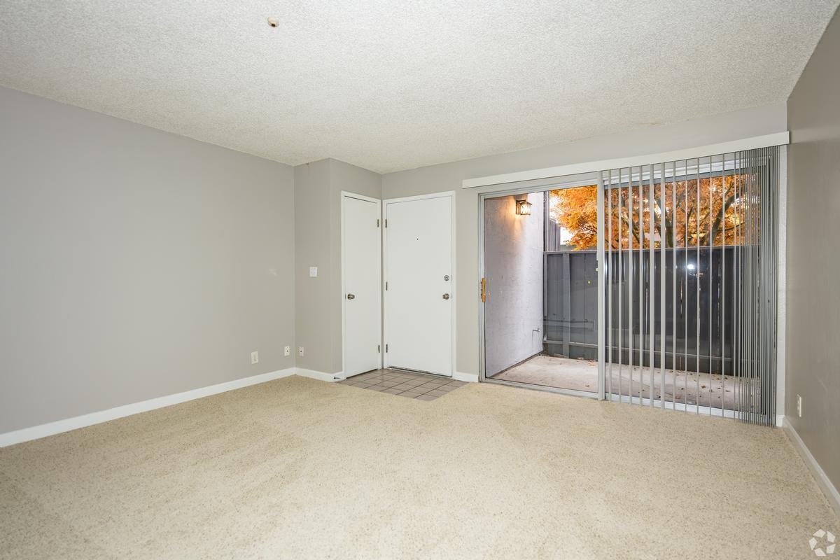155 Stony Cir - Photo 4 of 32