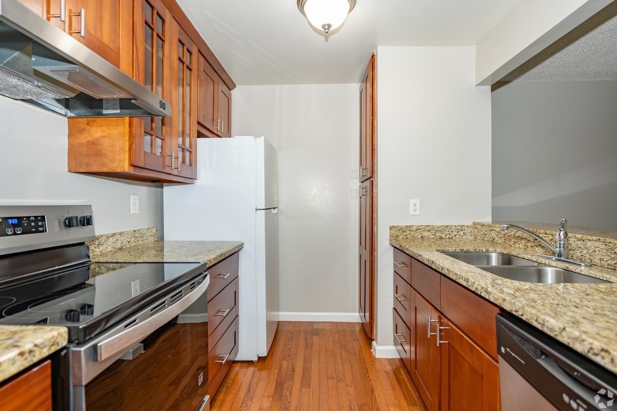 155 Stony Cir - Photo 5 of 32