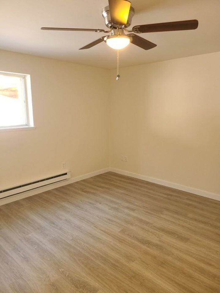 Reservoir Manor- 10 - Photo 3 of 4