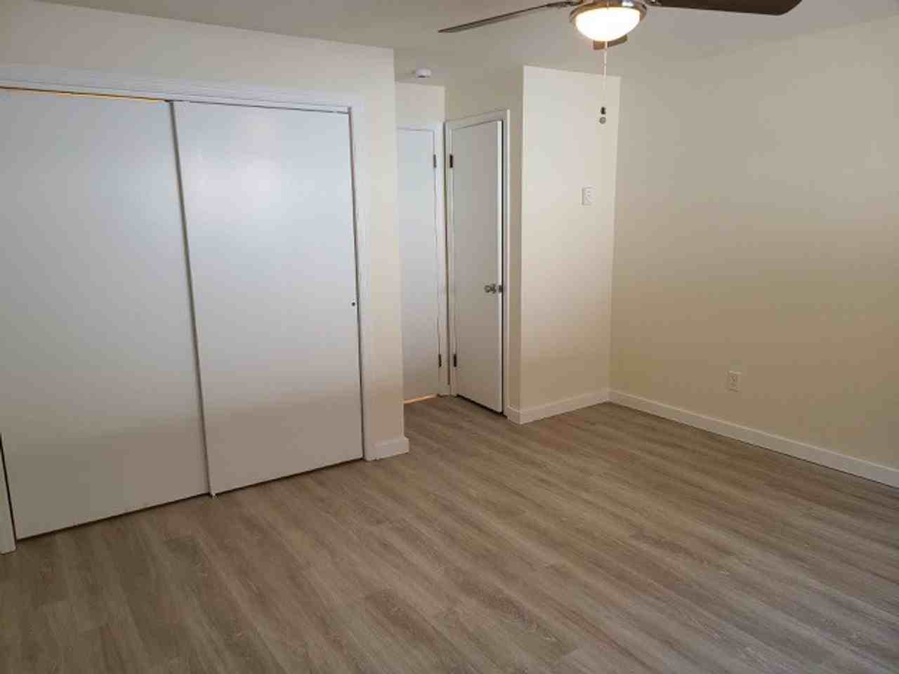 Reservoir Manor- 10 - Photo 4 of 4