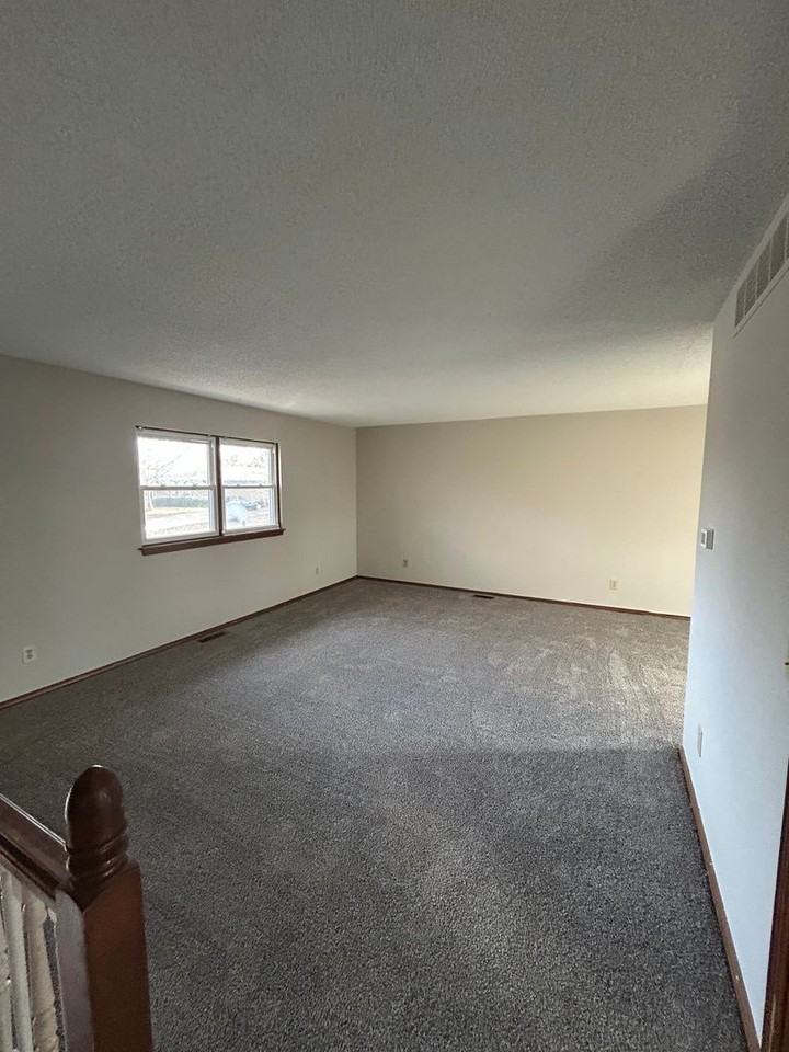 1625 Pin Oak Ct - Photo 6 of 18