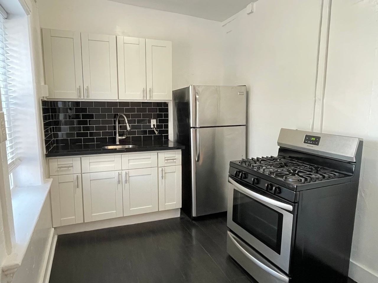 Catalina Court - Photo 6 of 39