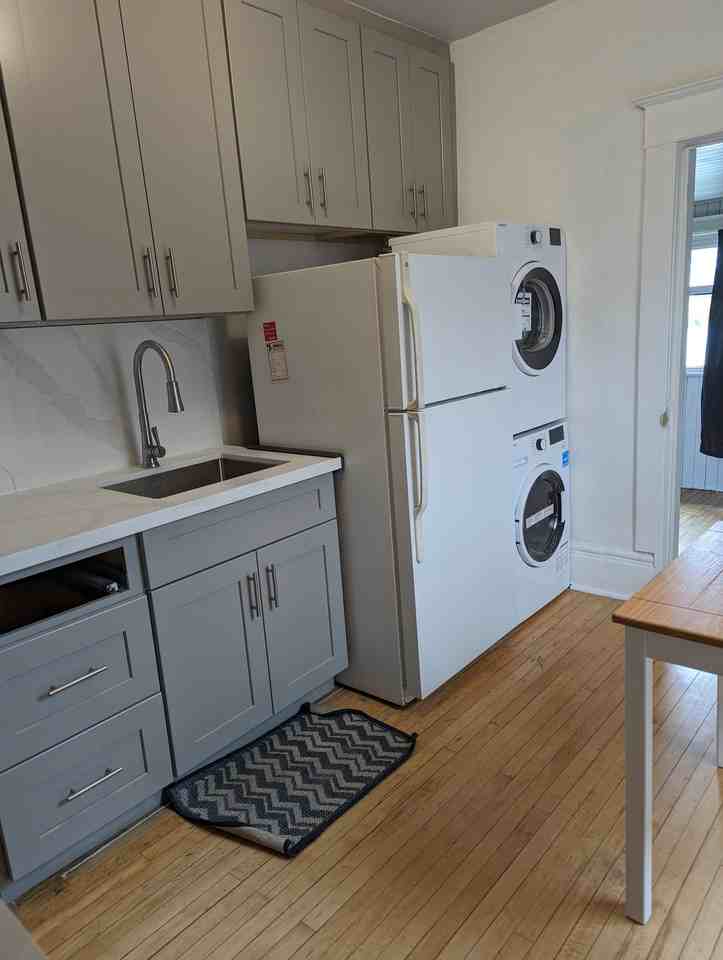 Dufferin St & Bloor St W - Photo 4 of 12