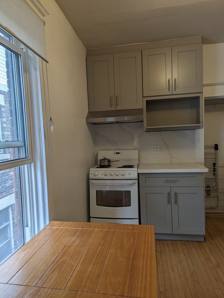 Dufferin St & Bloor St W - Photo 2 of 12