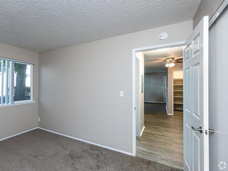 2215 Peach Tree Dr - Photo 5 of 25