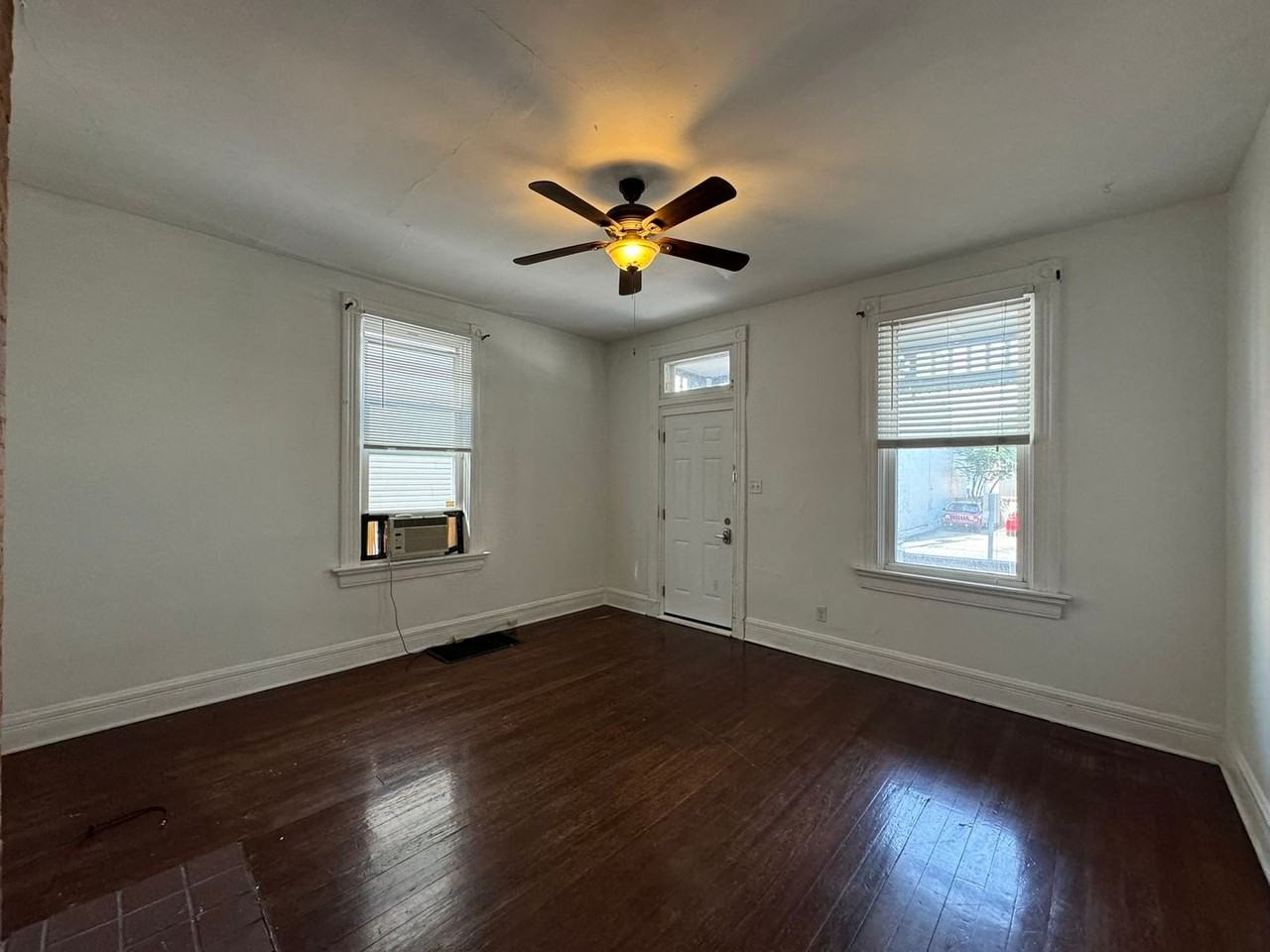 2238 Victor St #SF - Photo 4 of 32