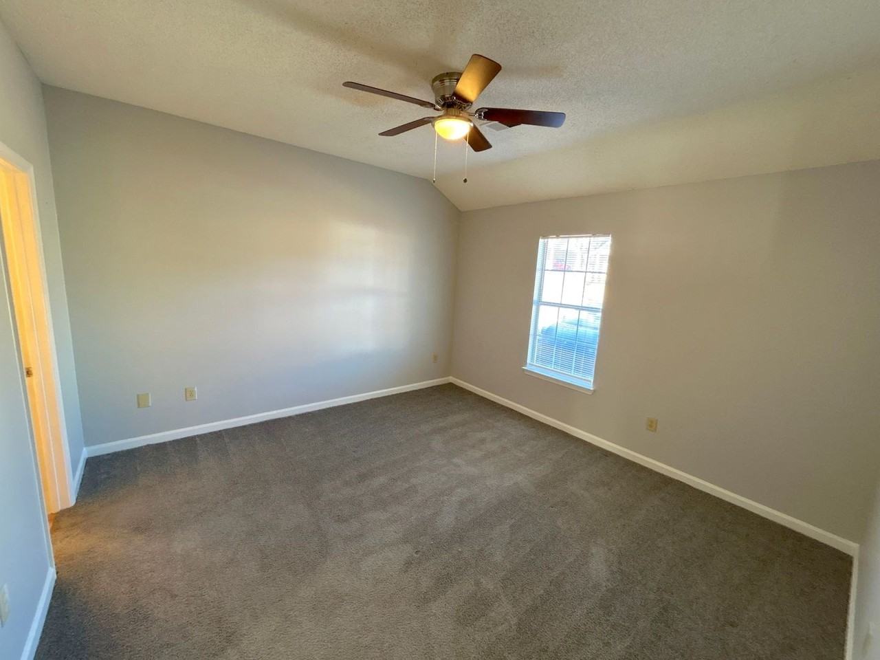 4267 Kings Valley Cv E - Photo 3 of 12