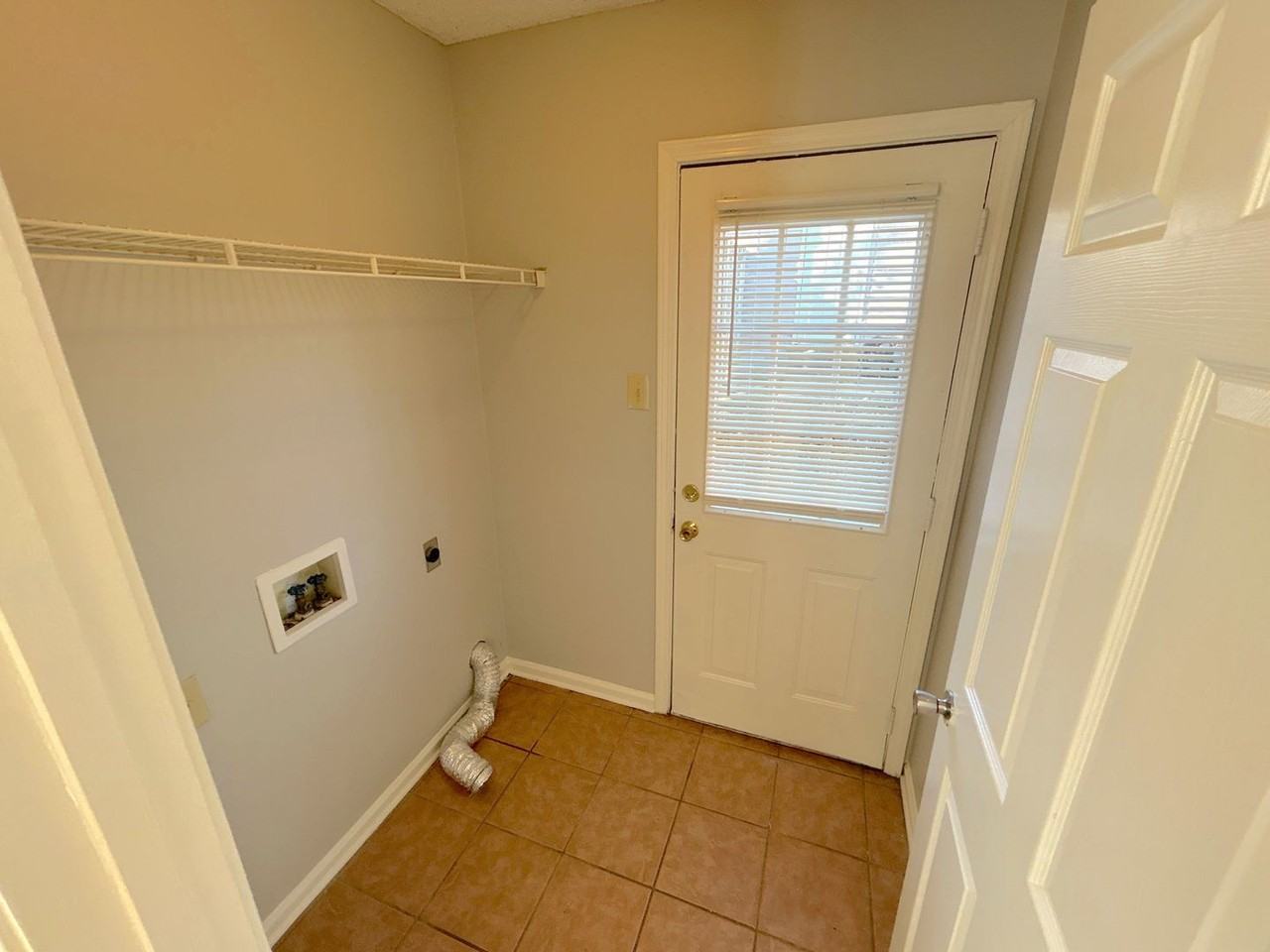 4267 Kings Valley Cv E - Photo 7 of 12